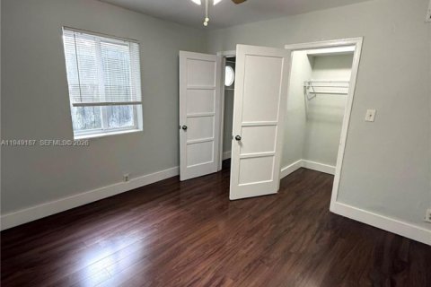 Снять в аренду виллу или дом в Майами, Флорида 2 спальни, 255.48м2, № 2004959 - фото 11