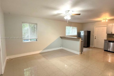 Снять в аренду виллу или дом в Майами, Флорида 2 спальни, 255.48м2, № 2004959 - фото 4