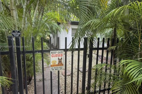 Снять в аренду виллу или дом в Майами, Флорида 2 спальни, 255.48м2, № 2004959 - фото 13