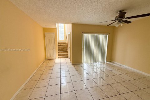 Condo in West Palm Beach, Florida, 2 bedrooms № 1821668 - photo 13