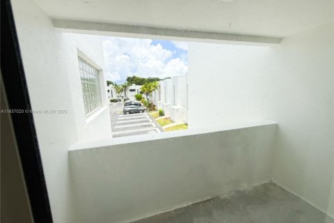 Condo in West Palm Beach, Florida, 2 bedrooms № 1821668 - photo 19