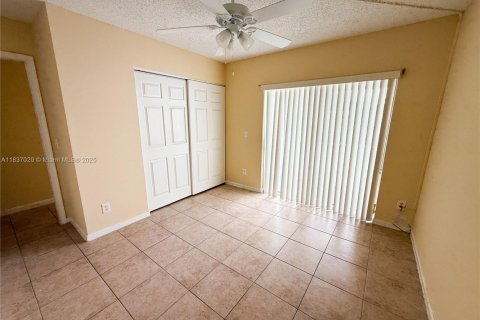 Condo in West Palm Beach, Florida, 2 bedrooms № 1821668 - photo 20