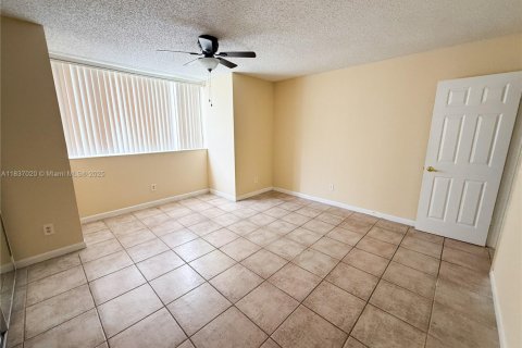 Condo in West Palm Beach, Florida, 2 bedrooms № 1821668 - photo 24