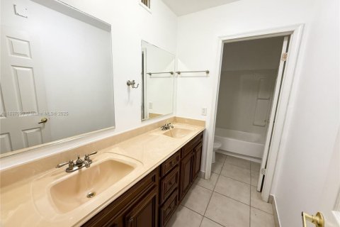 Condo in West Palm Beach, Florida, 2 bedrooms № 1821668 - photo 21