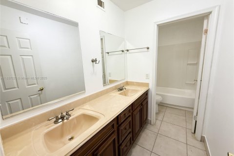 Condo in West Palm Beach, Florida, 2 bedrooms № 1821668 - photo 23