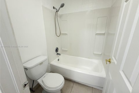 Condo in West Palm Beach, Florida, 2 bedrooms № 1821668 - photo 22