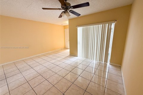 Condo in West Palm Beach, Florida, 2 bedrooms № 1821668 - photo 26