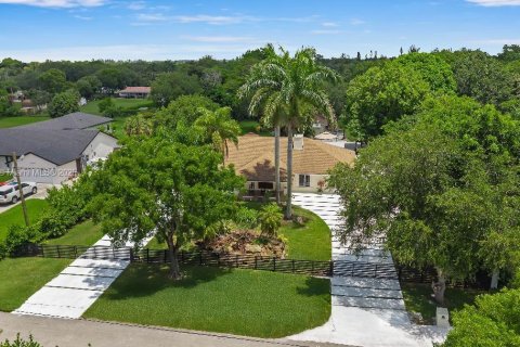 House in Davie, Florida 6 bedrooms № 1930892 - photo 16
