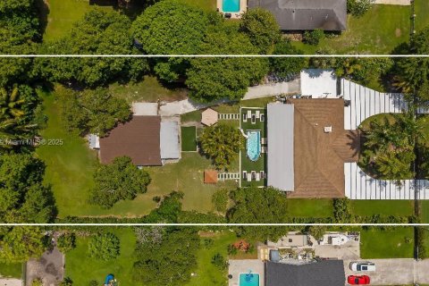Casa en venta en Davie, Florida, 6 dormitorios № 1930892 - foto 12