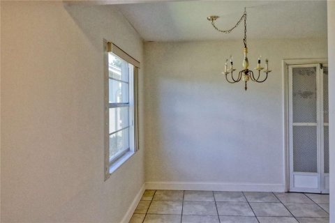 Condo in Sun City Center, Florida, 2 bedrooms  № 2113356 - photo 15