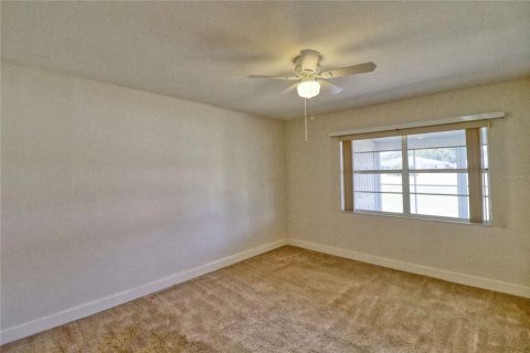 Condo in Sun City Center, Florida, 2 bedrooms  № 2113356 - photo 17
