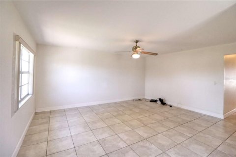 Condo in Sun City Center, Florida, 2 bedrooms  № 2113356 - photo 2