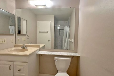 Condo in Sun City Center, Florida, 2 bedrooms  № 2113356 - photo 30
