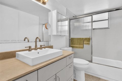 Condominio en venta en Miami Beach, Florida, 2 dormitorios, 92.25 m2 № 2089719 - foto 16