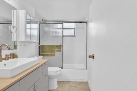 Condominio en venta en Miami Beach, Florida, 2 dormitorios, 92.25 m2 № 2089719 - foto 17
