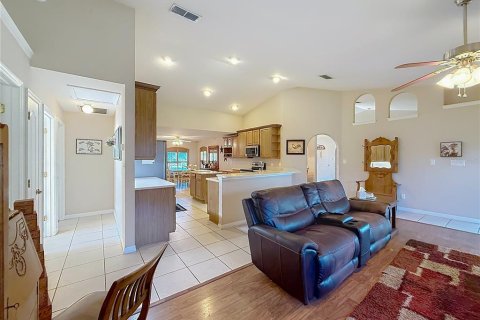 House in Eustis, Florida 3 bedrooms, 213.68 sq.m. № 2149027 - photo 11
