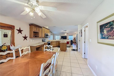 House in Eustis, Florida 3 bedrooms, 213.68 sq.m. № 2149027 - photo 20