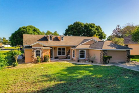 House in Eustis, Florida 3 bedrooms, 213.68 sq.m. № 2149027 - photo 2