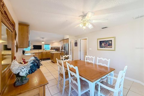 House in Eustis, Florida 3 bedrooms, 213.68 sq.m. № 2149027 - photo 21