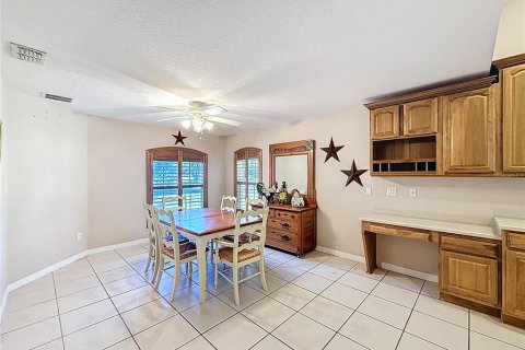 House in Eustis, Florida 3 bedrooms, 213.68 sq.m. № 2149027 - photo 19