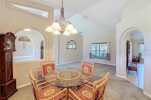 House in Eustis, Florida 3 bedrooms, 213.68 sq.m. № 2149027 - photo 7