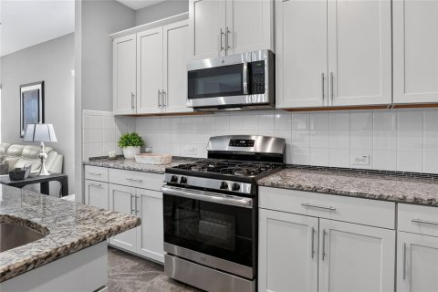 Townhouse in Fish Hawk, Florida 2 bedrooms, 141.68 sq.m. № 2238729 - photo 8