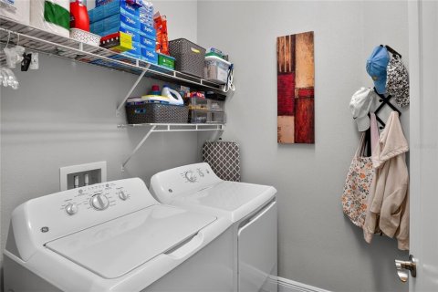Townhouse in Fish Hawk, Florida 2 bedrooms, 141.68 sq.m. № 2238729 - photo 30