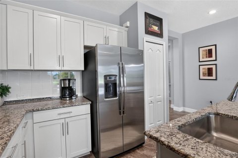 Townhouse in Fish Hawk, Florida 2 bedrooms, 141.68 sq.m. № 2238729 - photo 9