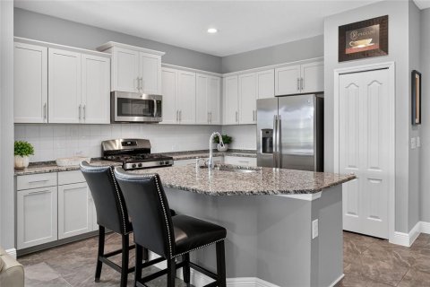 Townhouse in Fish Hawk, Florida 2 bedrooms, 141.68 sq.m. № 2238729 - photo 7