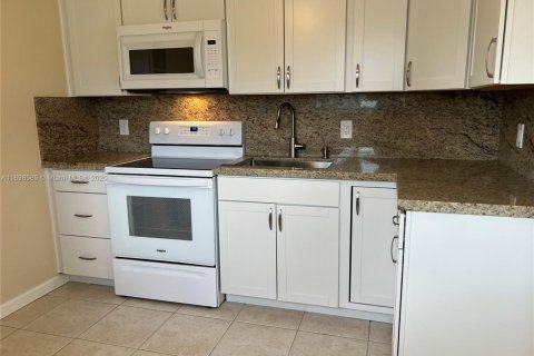 Casa en alquiler en Davie, Florida, 2 dormitorios № 1951131 - foto 2