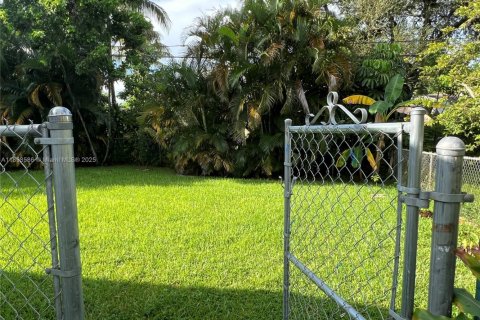 Casa en alquiler en Davie, Florida, 2 dormitorios № 1951131 - foto 8