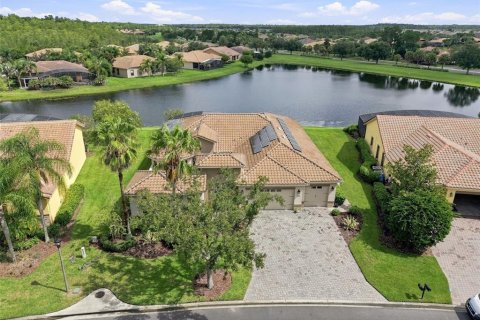 House in Poinciana, Florida 4 bedrooms, 271 sq.m. № 2296332