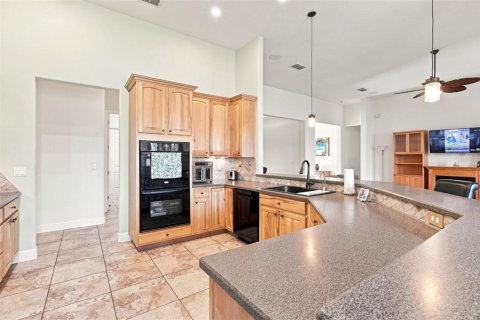 Villa ou maison à vendre à Poinciana, Floride: 4 chambres, 271 m2 № 2296332 - photo 16