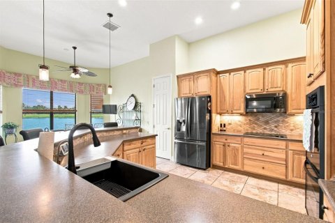 Villa ou maison à vendre à Poinciana, Floride: 4 chambres, 271 m2 № 2296332 - photo 12