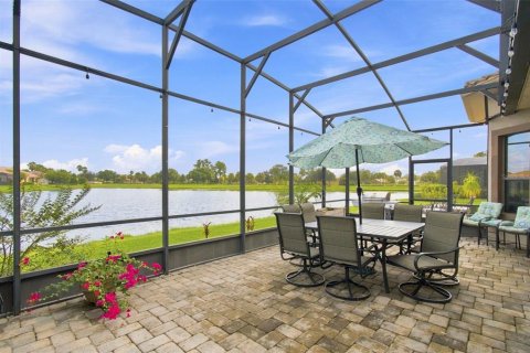 Villa ou maison à vendre à Poinciana, Floride: 4 chambres, 271 m2 № 2296332 - photo 2