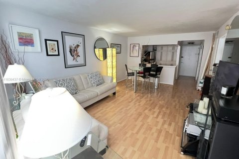 Studio in the Condo in Miami Beach, Florida  № 1830803 - photo 8