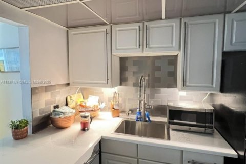 Studio in the Condo in Miami Beach, Florida  № 1830803 - photo 13