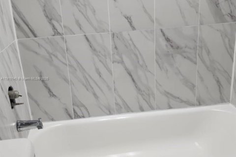 Copropriété à vendre à Tamarac, Floride: 1 chambre, 69.68 m2 № 2013412 - photo 12