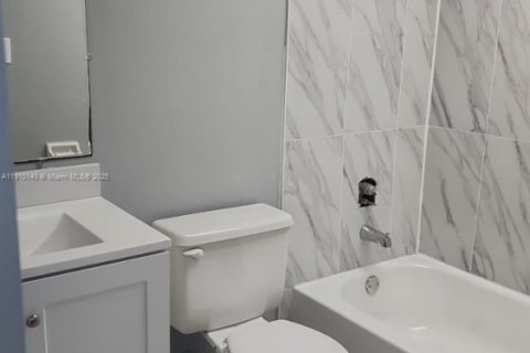 Copropriété à vendre à Tamarac, Floride: 1 chambre, 69.68 m2 № 2013412 - photo 10