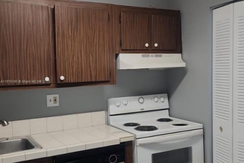 Copropriété à vendre à Tamarac, Floride: 1 chambre, 69.68 m2 № 2013412 - photo 1