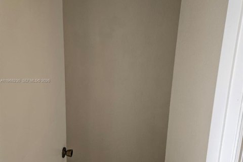 Condominio en alquiler en Margate, Florida, 2 dormitorios, 95.41 m2 № 2036427 - foto 8