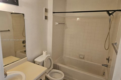 Condominio en alquiler en Margate, Florida, 2 dormitorios, 95.41 m2 № 2036427 - foto 12