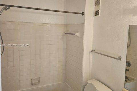 Condominio en alquiler en Margate, Florida, 2 dormitorios, 95.41 m2 № 2036427 - foto 9