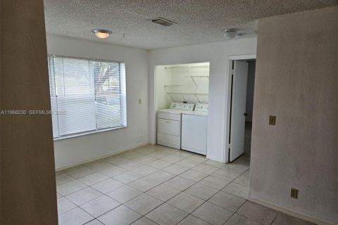 Condominio en alquiler en Margate, Florida, 2 dormitorios, 95.41 m2 № 2036427 - foto 16