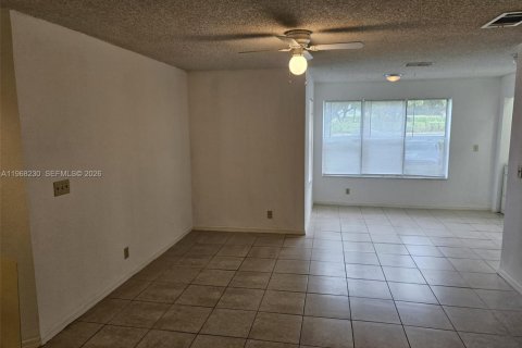 Condominio en alquiler en Margate, Florida, 2 dormitorios, 95.41 m2 № 2036427 - foto 17