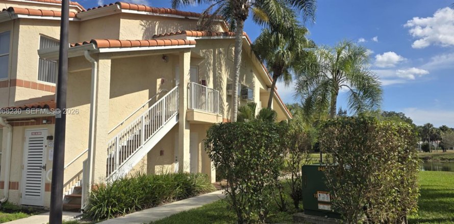 Condominio en Margate, Florida, 2 dormitorios № 2036427