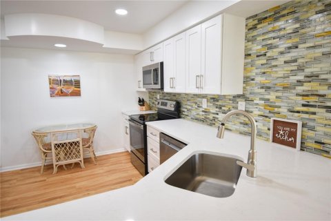 Copropriété à louer à Saint Petersburg, Floride: 2 chambres, 106.84 m2 № 2115379 - photo 8