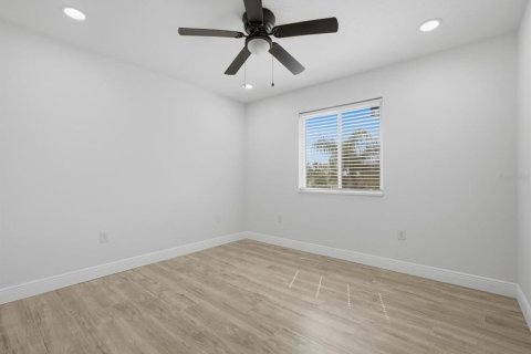 House in Kissimmee, Florida 4 bedrooms, 272.2 sq.m. № 2411468 - photo 26