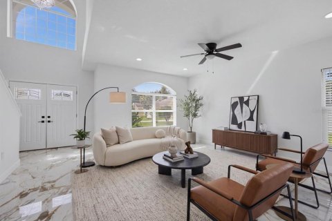 House in Kissimmee, Florida 4 bedrooms, 272.2 sq.m. № 2411468 - photo 11
