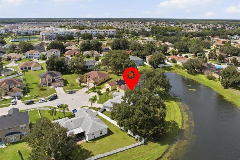 House in Kissimmee, Florida 4 bedrooms, 272.2 sq.m. № 2411468 - photo 4